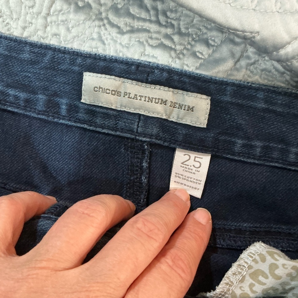 🤎 Chico’s Platinum Denim Blue Denim Ankle Jeans - Chico’s Size 2.5 = 14 - Picture 3 of 4